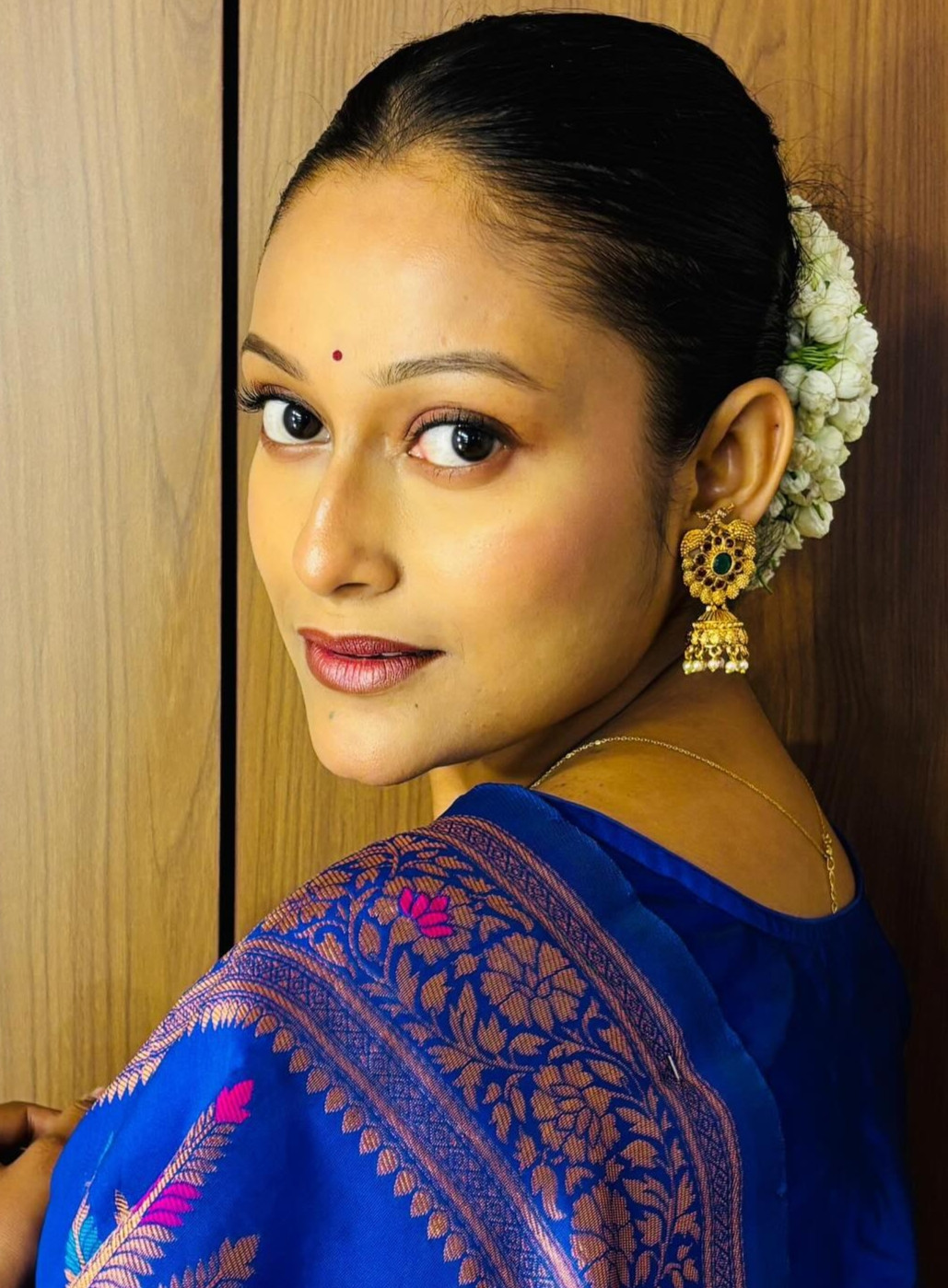লজ্জা সরিয়ে আন্টির সাথে
